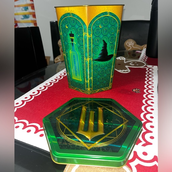 WICKED GLINDA AND ELPHABA POPCORN 🍿 TINS! Regal exclusives limited edition! - Picture 3 of 12